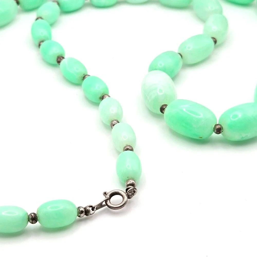 Vtg Seafoam Green Marbled UV Reactive Lucite Bead‎ Necklace Silver Tone Spacers